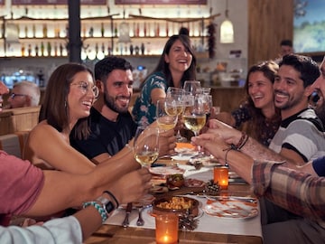 दारू पिताना लोक कोणत्या 5 चुका करतात? हे जाणून घेणं तुमच्यासाठी गरजेचं दारू पिताना लोक कोणत्या 5 चुका करतात? हे जाणून घेणं तुमच्यासाठी गरजेचं