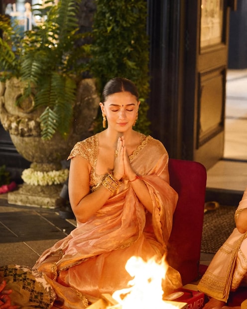 आलियाने इंस्टाग्रामवर काही फोटो शेअर केलेत. त्यात तिच्या नव्या घराची झलक पाहायला मिळतेय. तसंच राहाच्या बर्थडे पार्टीचे फोटोही पाहायला मिळत आहेत. 