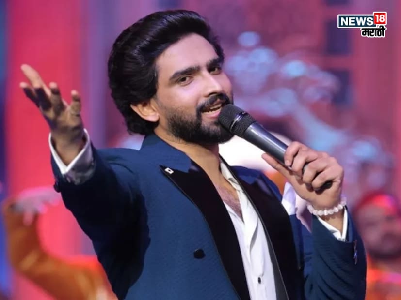 तो पार्टीत असताना एका ज्येष्ठ लेखकाने त्याचा शर्ट खेचला आणि विचारले, 'तू इथे काय करतोय?' अमालने जेव्हा मित्राच्या ओळखीने आल्याचे सांगितले, तेव्हा त्या लेखकाने त्याला धक्का देत सांगितले, 