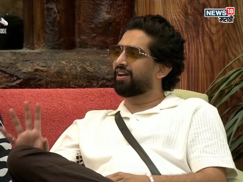 एकदा तो एका व्यक्तीला भेटला आणि लिफ्टमध्ये त्याने आपली चार गाणी गाऊन दाखवली. त्यानंतर त्याला आपले पहिले मोठे काम मिळाले. त्याने 'सूरज डूबा है' या गाण्याला चाल लावली. विशेष म्हणजे, पार्टीत भेटलेल्या त्याच लेखकाने नंतर हे गाणे लिहिले.