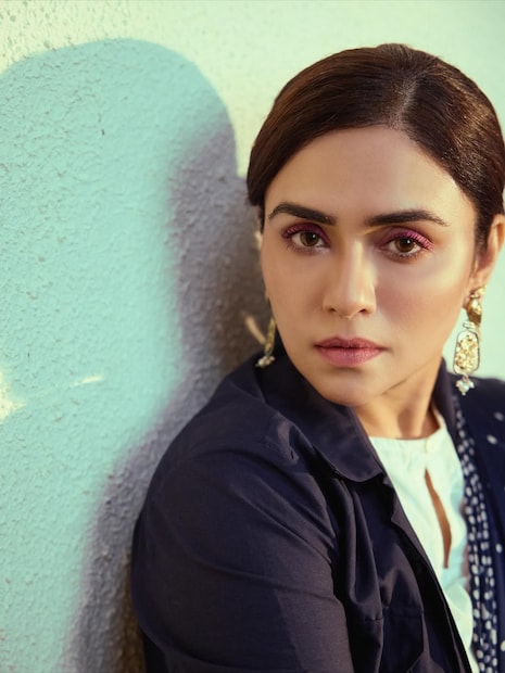 अभिनेत्री अमृता खानविलकर मराठी मनोरंजन विश्वातील सध्याची आघाडीची अभिनेत्री आहे. अमृताने अनेक सिनेमांमधून आपल्या अभिनयाची छाप प्रेक्षकांवर पाडली. प्रेक्षकांनीही अमृताला प्रचंड प्रेम दिलं. 