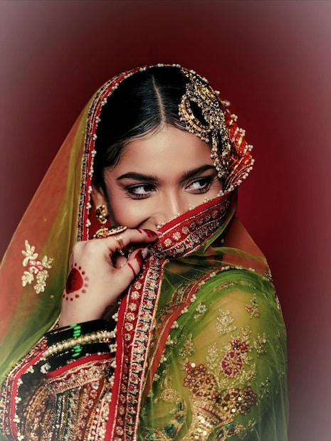 आपण ज्या अभिनेत्रीबद्दल बोलतोय ती अभिनेत्री म्हणजेच अंकिता लोखंडे. पवित्रा रिश्ता या मालिकेनं अंकिताला ओळख मिळवून दिली. अंकिता लोखंडे आणि सुशांत सिंह राजपूत यांची जोडी मोठ्या पडद्यावर हिट झाली. पवित्र रिश्ता ही मालिका संपल्यानंतर मात्र अंकिता कोणत्याच मालिकेत दिसली नाही. 