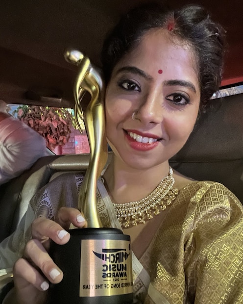 अमृतासाठीही तिचे पहिले प्रेम गायनच आहे. हिंदी इंडस्ट्रीत तिने अरिजितसारखं मोठं स्थान मिळवलं नसलं तरी, बंगाली चित्रपटसृष्टीत ती एक लोकप्रिय नाव आहे.