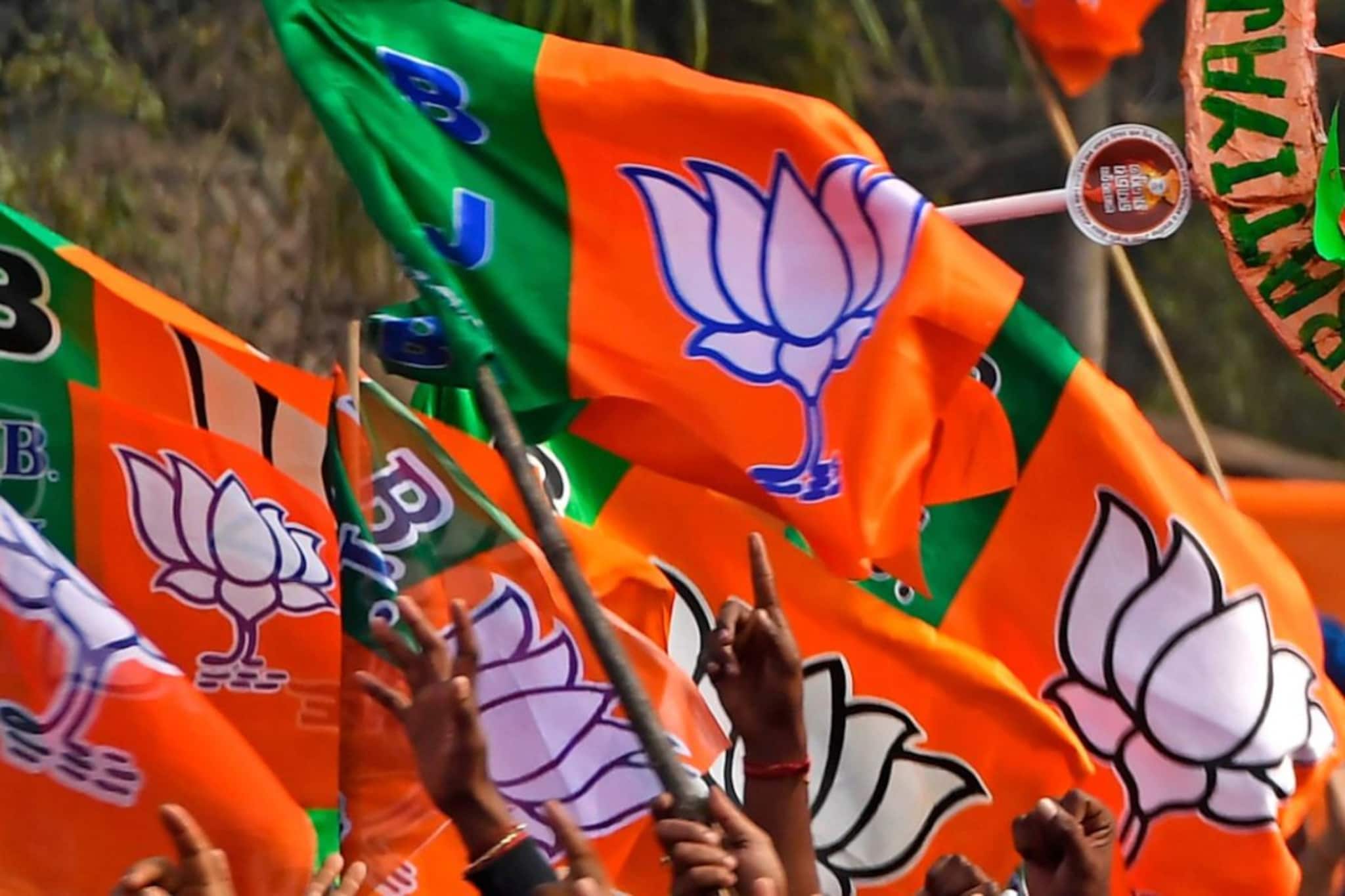 पक्ष बदलला पण पराभवाची साडेसाती कायम, माजी मुख्यमंत्र्यांच्या गडाला हादरे