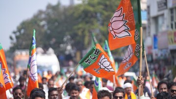 ना खिशात पैसा-ना राहायला घर, तरी मातब्बर नेत्याला पाजलं पाणी, लोकवर्गणी काढून