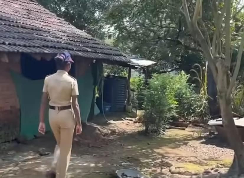 अस्मिताचं स्वप्न खूप मोठं होतं, पण परिस्थिती तिला मागे ओढत होती. अशा वेळी तिला आणि तिच्या स्वप्नांना बळ दिले ते जिजाऊ शिक्षण संस्थेचे संस्थापक निलेश सांबरे यांनी. निलेश सांबरे यांनी या आदिवासी पाड्यातील मुलांना नवी दिशा दिली. त्यांचे शब्द अस्मितासाठी प्रेरणास्रोत ठरले: 