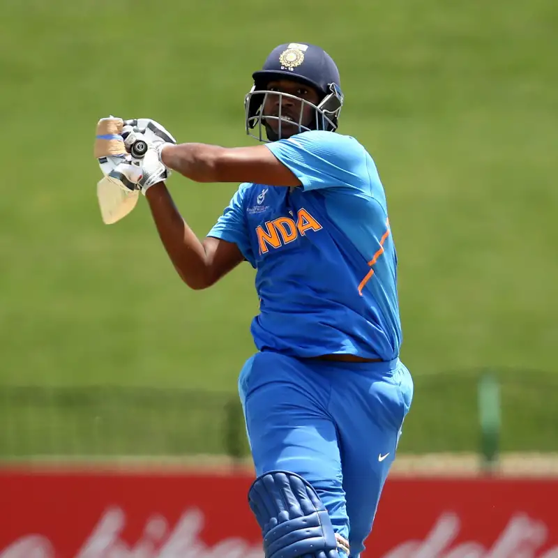 लहानपणीच वडिलांचं निधन, कंडक्टर आईने मोठं केलं, मुंबईचा हिरा वानखेडे गाजवणार! लहानपणीच वडिलांचं निधन, कंडक्टर आईने मोठं केलं, मुंबईचा हिरा वानखेडे गाजवणार!