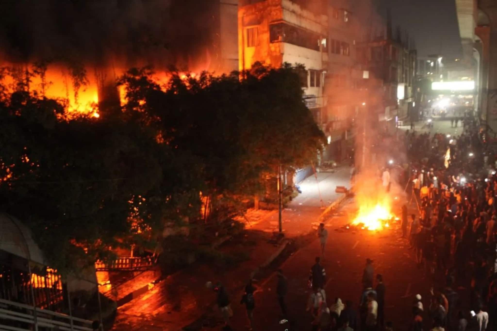 एकही भारतीय सुरक्षित नाही,  कुणीही तिथे जाऊ नका; बांगलादेशात हिंदूंची शिकार सुरू