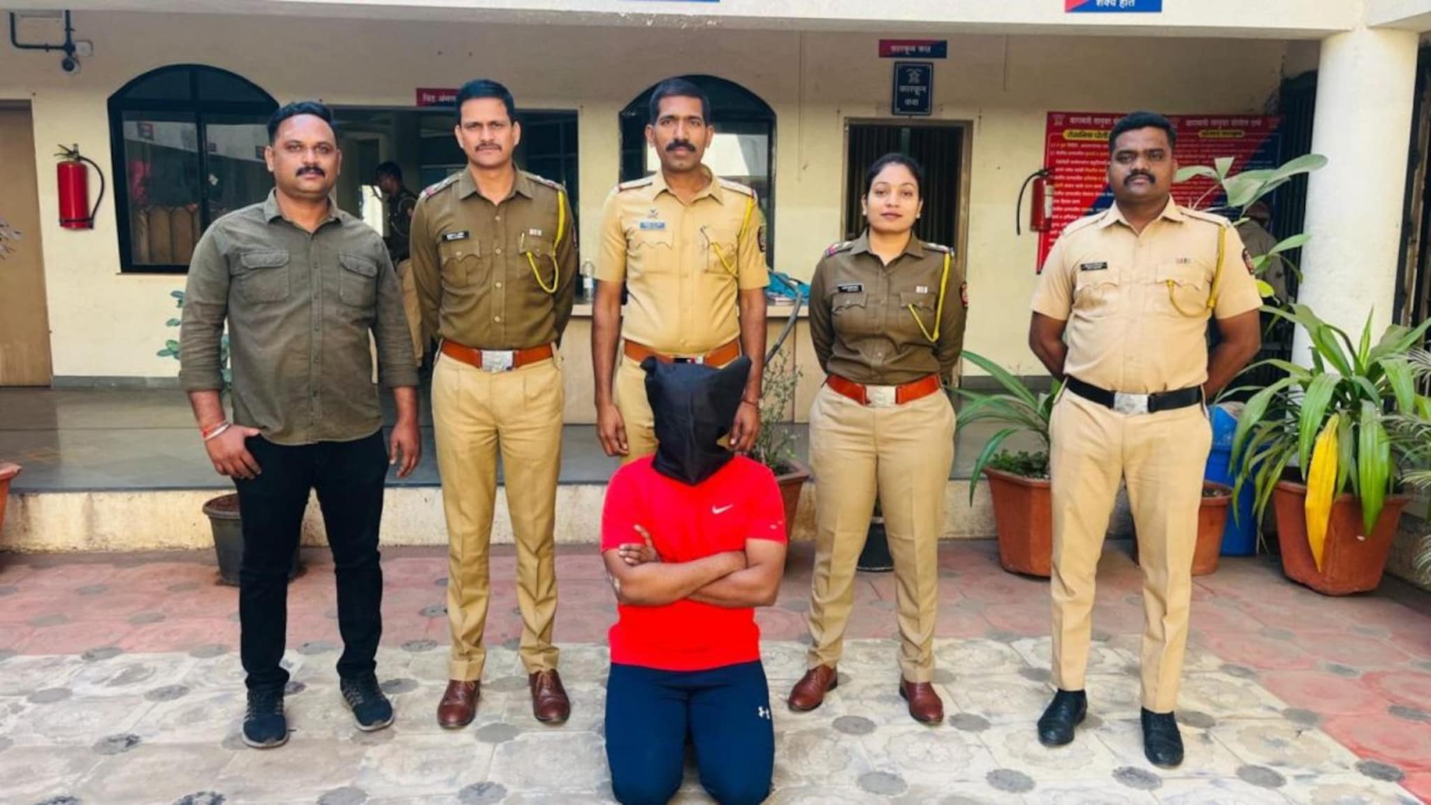 आधी बहिणीची छेड, मग भावावर कोयत्याने वार, बारामतीच्या VP कॉलेजमध्ये रक्तरंजित राडा, सराईत अटकेत