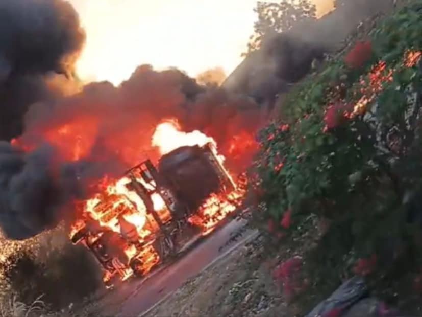 आगीत टँकर पूर्णपणे जळून खाक झाला आहे. आगीमध्ये कुणी अडकलं आहे का, याची माहिती अद्याप मिळू शकली नाही.