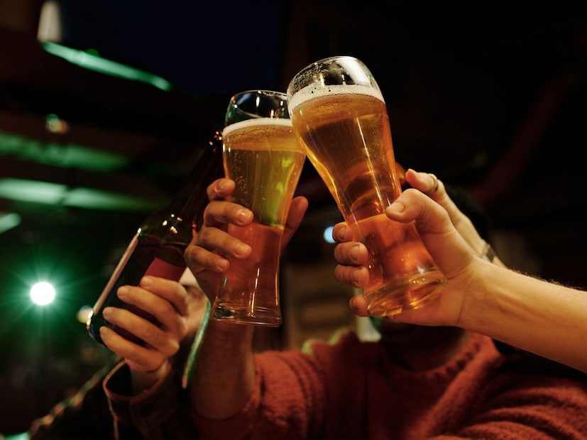 बिअरमुळे कॅलरीज वाढतात, पण बिअरनंतर चुकीच्या पदार्थांची निवड केल्यास वजनवाढ खूपपटीने जलद होते. त्यामुळे, बिअर एन्जॉय करताना खाण्यावर नियंत्रण ठेवणे आणि सकस पर्याय निवडणे हाच वजन नियंत्रणाचा सर्वोत्तम उपाय आहे.