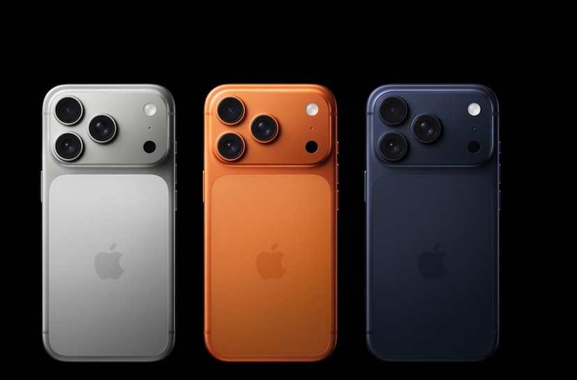 iPhone 17 Pro आणि iPhone 17 Pro Max  : या वर्षीही व्यावसायिक प्रोफेशनल व्हिडिओ क्रिएटर्ससाठी अॅपलचा आयफोन १७ प्रो आणि आयफोन 17 प्रो मॅक्स हा टॉप पर्याय आहे. अॅपलने ProRes RAW व्हिडिओ रेकॉर्डिंग जोडले आहे, जे फुटेज वाढवते आणि DaVinci Resolve सारख्या सॉफ्टवेअरचा वापर करून एडिटिंग दरम्यान ग्रेडिंग सोपे करते. शिवाय, आयफोनमध्ये एक नवीन 50MP 4x टेलिफोटो कॅमेरा आहे जो 8x लॉसलेस झूमला सपोर्ट करतो. याचा अर्थ असा की तुम्ही आता आयफोनवर स्पष्ट, स्पष्ट झूम केलेले फोटो घेऊ शकता. आयफोनची व्हिडिओ स्थिरता, रंग अचूकता आणि कमी प्रकाशात कामगिरी यामुळे हा फोन 2025 चा व्हिडिओ शूटिंग चॅम्पियन बनला आहे.