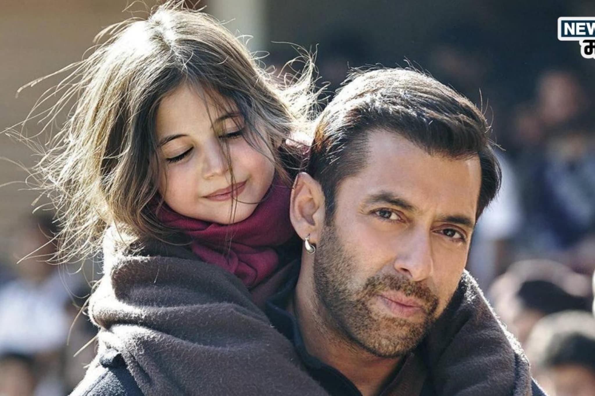 लहान मुलीला पाठीवर घेऊन सलमान शोधतोय तिच्या घरचा पत्ता, VIDEO