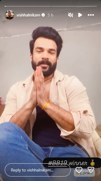 फक्त हिंदीतीलच नाही, तर 'बिग बॉस मराठी ३' चा विजेता विशाल निकम यानेही प्रणित मोरेला पाठिंबा देत मतदानाचे आवाहन केले आहे. प्रणित मोरेचा खेळ संतुलित आणि सकारात्मक दृष्टिकोन ठेवणारा असल्यामुळे तो प्रेक्षकांचा लाडका स्पर्धक ठरला आहे. विशाल निकमच्या या स्पष्ट पाठिंब्यामुळे दोन्ही शोच्या चाहत्यांमध्ये उत्साहाचे वातावरण निर्माण झाले आहे.