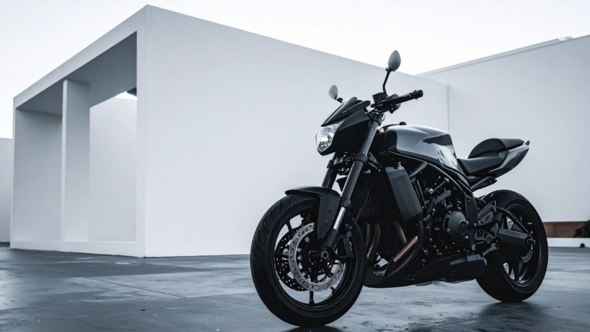 Bike : बाईकच्या मागची सीट उंच का असते? स्टाइल नाही यामागे असं कारण, ऐकून म्हणाल 'अरे हे मला आधी का नाही कळलं'