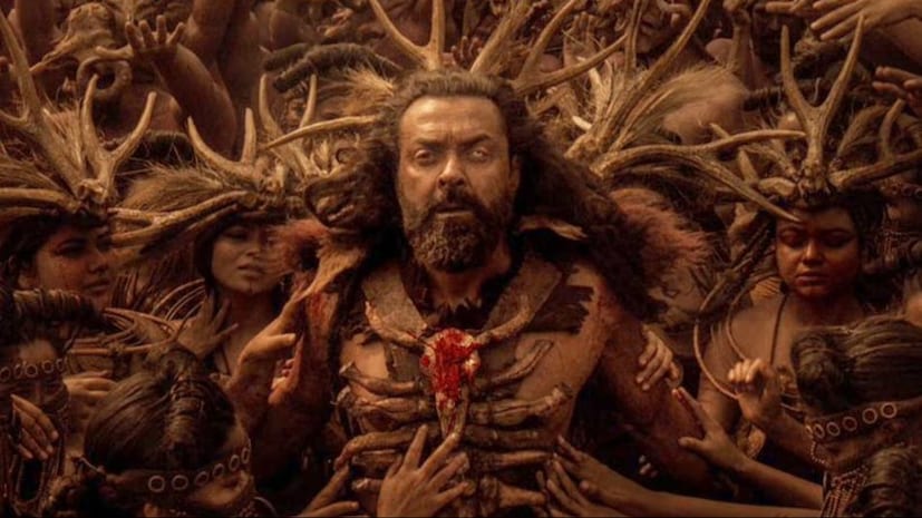 यापूर्वी, त्याने 'आश्रम' या वेब सीरिजमध्येही 'बाबा निराला' हा निगेटिव्ह रोल साकारला होता, जो खूप गाजला. बॉबी देओल आता 'कंगुवा', थलापति विजयचा चित्रपट 'जननायकन', अहान पांडेचा चित्रपट 'अल्फा' मध्ये व्हिलन म्हणून दिसणार आहे.