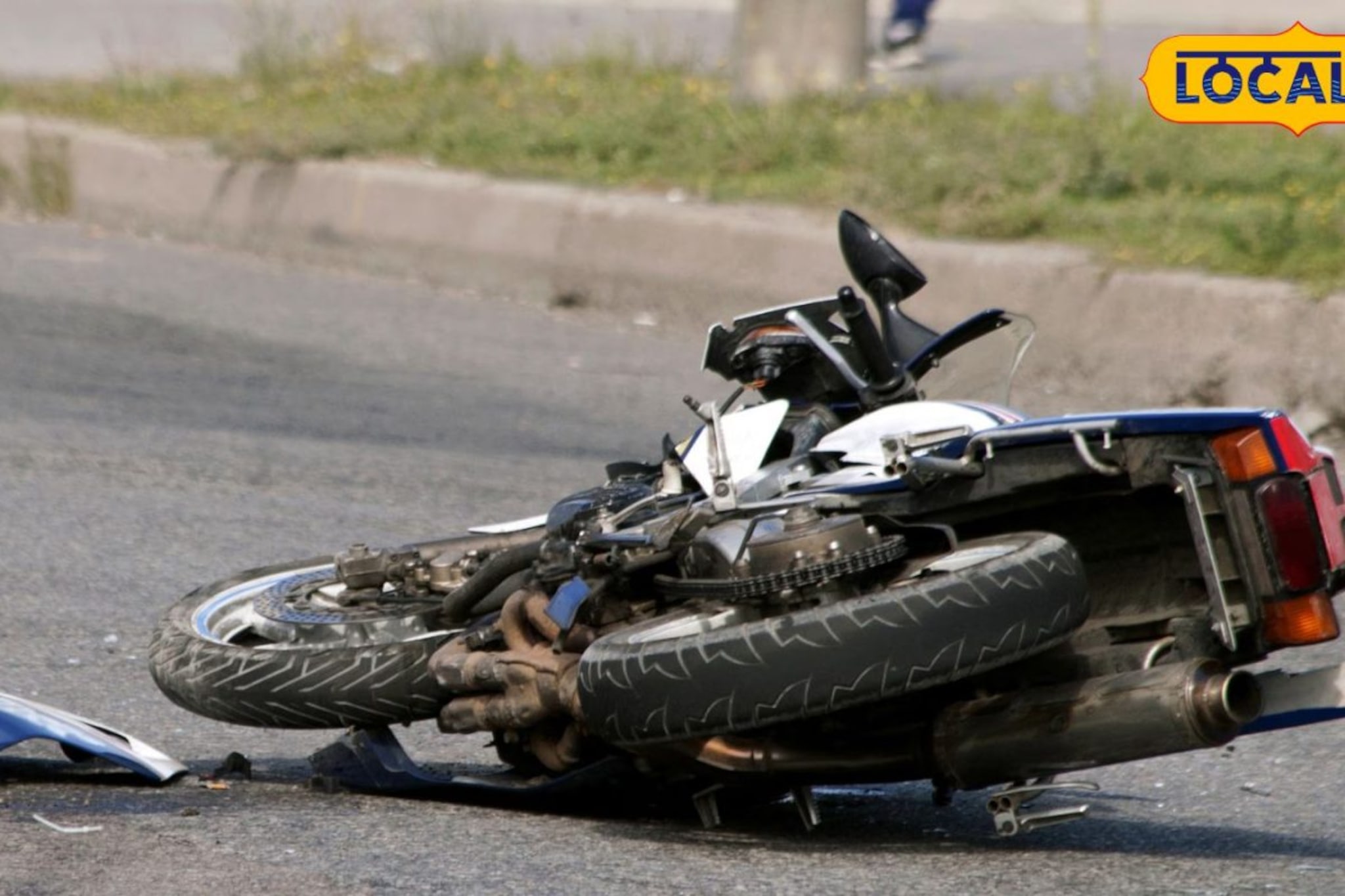 रिफ्लेक्टर नसलेल्या ट्रकला धडकून खाली पडला; दुसऱ्या वाहनानं येऊन डोकंच चिरडलं रिफ्लेक्टर नसलेल्या ट्रकला धडकून खाली पडला; दुसऱ्या वाहनानं येऊन डोकंच चिरडलं