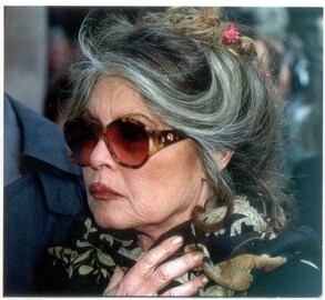 4 लग्न, 17 अफेयर्स, प्रसिद्ध अभिनेत्रीचा राहत्या घरात आढळला मृतदेह