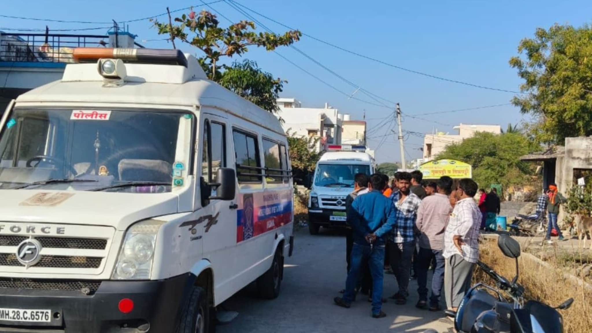 होता सोन्याचा संसार...,4 वर्षांच्या लेकाच्या डोक्यात कुऱ्हाड घातली, बायकोलाही संपवलं; नवऱ्याच्या कृत्याने बुलडाणा हादरलं