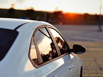 20 ते 30 टक्के वाढेल कारचं मायलेज, गाडी चालवताना 'या' ट्रिक्स लक्षात ठेवा