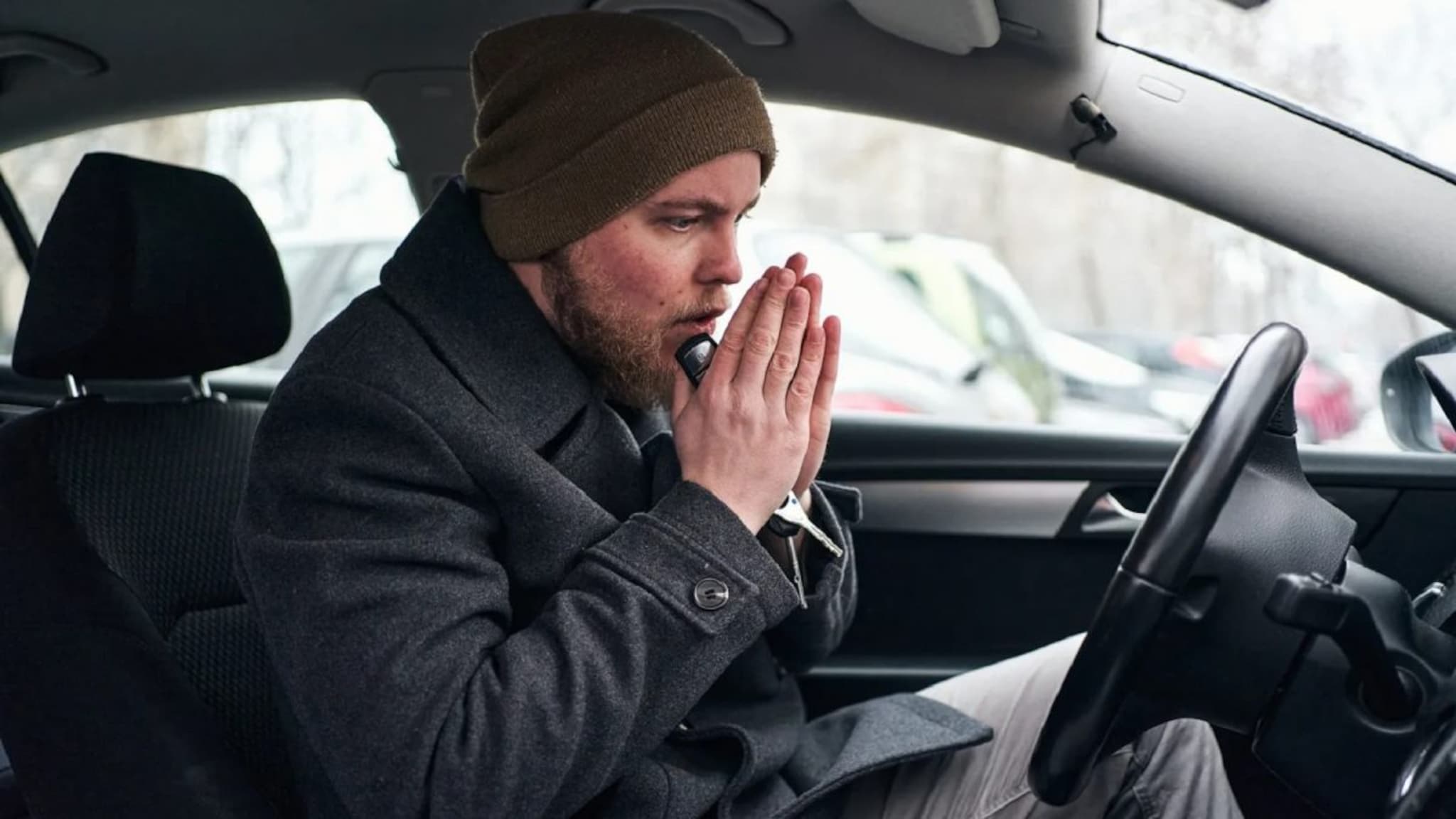 हिवाळ्यात कार हीटर लावून आराम करणं रिस्क? किती वेळ चालवणं योग्य? अवश्य पाहा