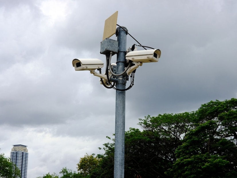 या घटनेत मॅनेजरचा गुन्हा निश्चितच गंभीर आहे, पण एक्सप्रेस वे वरच्या कपलकडून झालेल्या दोन मोठ्या चुकांमुळेच या संपूर्ण गैरप्रकाराला संधी मिळाली. या चुका टाळणे आपल्या हातात आहे.