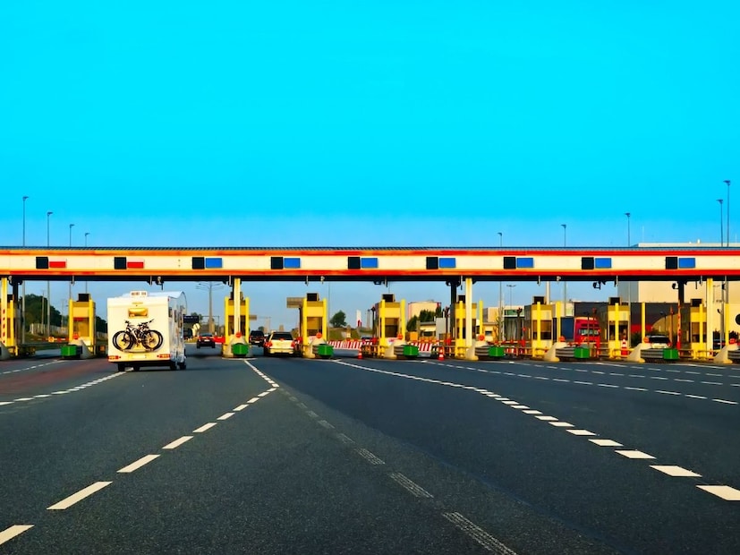 या अनैतिक कृत्यामुळे अनेक पीडितांचे आयुष्य धोक्यात आले. अखेरीस, 2 डिसेंबर रोजी काही पीडितांनी थेट मुख्यमंत्री कार्यालयाकडे तक्रार दाखल केली. प्रकरण तापताच, तातडीने कारवाई करत टोल व्यवस्थापनाने आरोपी आशुतोष सरकारला टर्मिनेट केले आहे.