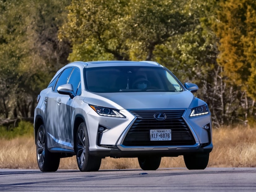 उत्तर प्रदेशातील सुलतानपूर येथील हालियापूर टोल प्लाझावर अँटी ट्रॅफिक मॅनेजमेंट सिस्टीम (ATMS) मध्ये मॅनेजर म्हणून कार्यरत असलेल्या आशुतोष सरकार या व्यक्तीवर अत्यंत गंभीर आरोप लागले आहेत. आशुतोष सरकारने एक्सप्रेस वे वर लावलेल्या सीसीटीव्ही कॅमेऱ्यांचा (CCTV Cameras) गैरवापर केला.