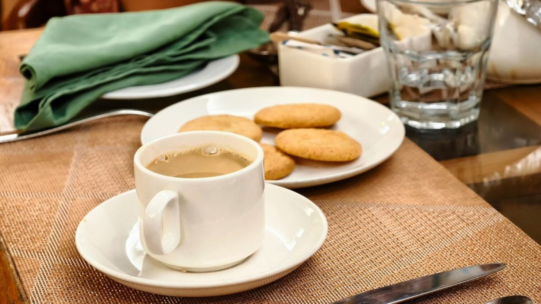 Chai Biscuit : सकाळचा चहा आणि बिस्किट म्हणजे स्लो पॉयझन? वेळीच व्हा सावध, तुमची ही आवडती सवय शरीराला पोखरतेय?