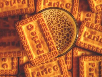 साखरेऐवजी गूळ टाकला म्हणजे चहा हेल्दी होतो का? डॉक्टर काय सांगतात