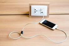 General Knowledge : फक्त Black आणि White रंगाचेच का असतात चार्जर? यामागचं कारण ऐकाल तर म्हणाल की, 'अरे असं पण असतं का?'