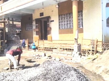 1350 Sqft चा बंगला, 6.5 फूट जागेवरच उचलला,एक वीटही तोडली नाही! चिपळूणमधला प्रयोग