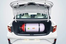 CNG कार चांगलं मायलेज देत नाहीये? आजपासून बदला या 5 सवयी, होईल फायदा