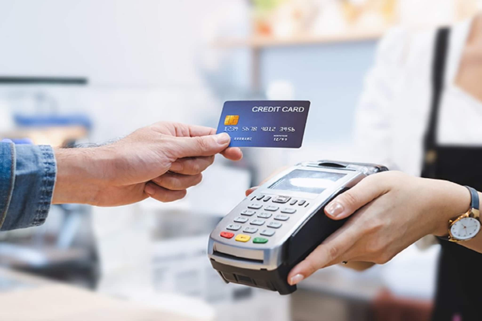 क्रेडिट कार्डने कर्ज वाढतंय? या 7 स्मार्ट ट्रिक्स करतील फायनेंशियली स्ट्राँग क्रेडिट कार्डने कर्ज वाढतंय? या 7 स्मार्ट ट्रिक्स करतील फायनेंशियली स्ट्राँग