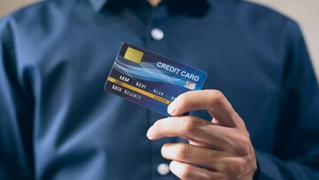 क्रेडिट कार्ड यूझर्सला मोठा अलर्ट! तुम्हीही करत असाल ही चूक तर सावधान