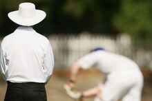 Cricket : अम्पायर कसं बनतात? त्यासाठी किती शिक्षण लागतं आणि कमाई किती? जाणून घ्या A टू Z माहिती