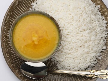 गरम भातावर तूप टाकलं की चव का वाढते? फक्त टेस्ट नाही, यामागे आहे सायन्स