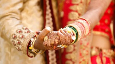 Newlyweds Found Dead 8 Days After Wedding in Dhule; Police Investigate Suicide