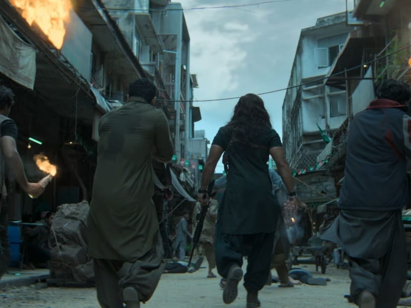 आजकाल सिनेमात लोकेशन्सची निवड ही तितकीच महत्त्वाची असते जितकी कथा. एखाद्या देशाची हवा, रस्ते, गर्दी किंवा तिथली रंगत दाखवायची असेल, तर फिल्ममेकर्सकडे दोनच पर्याय असतो त्या देशात जाऊन शुट करणे किंवा तशीच वातावरणनिर्मिती इतर ठिकाणी करणे. आजकाल सिनेमात लोकेशन्सची निवड ही तितकीच महत्त्वाची असते जितकी कथा. एखाद्या देशाची हवा, रस्ते, गर्दी किंवा तिथली रंगत दाखवायची असेल, तर फिल्ममेकर्सकडे दोनच पर्याय असतो त्या देशात जाऊन शुट करणे किंवा तशीच वातावरणनिर्मिती इतर ठिकाणी करणे.