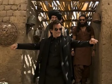 प्रत्येक सीननंतर अक्षय खन्ना लावायचा ऑक्सिजन मास्क, पण नेमकं काय घडलेलं? प्रत्येक सीननंतर अक्षय खन्ना लावायचा ऑक्सिजन मास्क, पण नेमकं काय घडलेलं?