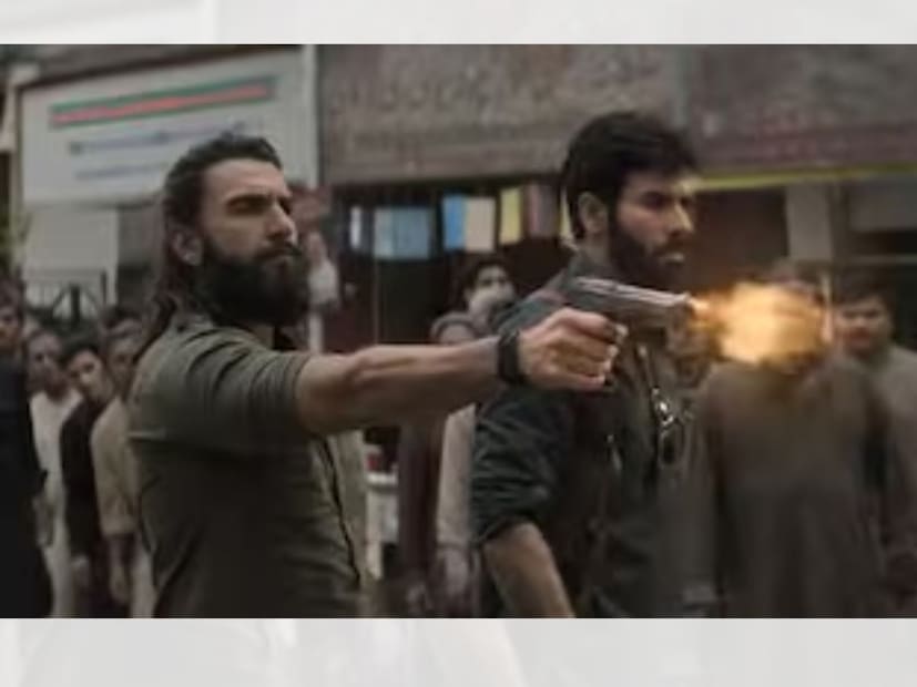 ‘धुरंधर’चा शेवट केवळ क्लिफहँगरवर होत नाही, तर एक मोठा खुलासा देखील करतो. रणवीर सिंगचे खरे नाव जसकीरत सिंग रंगी असल्याचे समोर येतं आणि तो एक प्रशिक्षित भारतीय सैनिक आहे. ज्याला एका गुप्त मोहिमेसाठी पाकिस्तानात पाठवण्यात आले आहे.