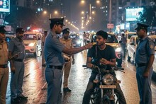 Alcohol : दारू पिऊन गाडी चालवताना पोलीस श्वासातून अल्कोहोल कसं Detect करतात? ब्रीथलायझर मशीन नक्की कसं काम करतं?