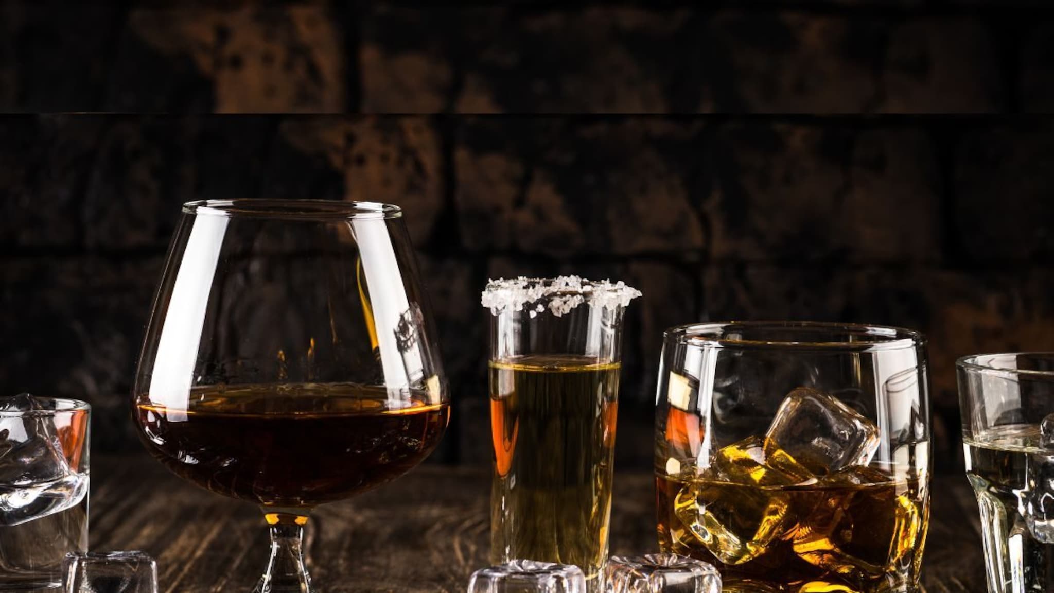 Alcohol Glass Fact : वेगवेगळ्या दारूसाठी वेगवेगळ्या आकाराचे ग्लास का वापरले जातात? 99 टक्के लोकांना माहित नसेल खरं कारण