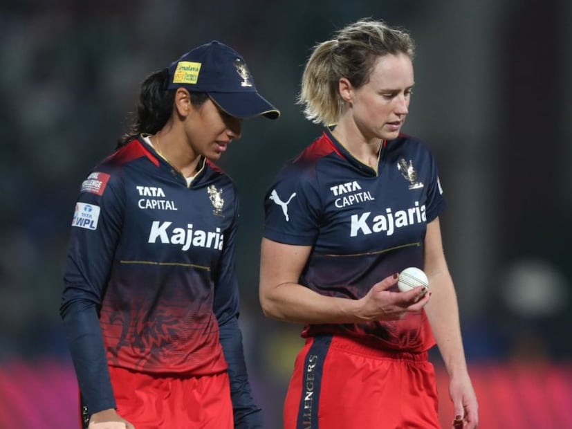 वुमेन्स प्रिमियर लील 2026 सूरू व्हायला अवघ्या 10 दिवसांचा अवधी शिल्लक असताना स्मृती मानधनाच्या रॉयल चँलेजर्स बंगळुरू संघाला मोठा झटका बसला आहे. वुमेन्स प्रिमियर लील 2026 सूरू व्हायला अवघ्या 10 दिवसांचा अवधी शिल्लक असताना स्मृती मानधनाच्या रॉयल चँलेजर्स बंगळुरू संघाला मोठा झटका बसला आहे.