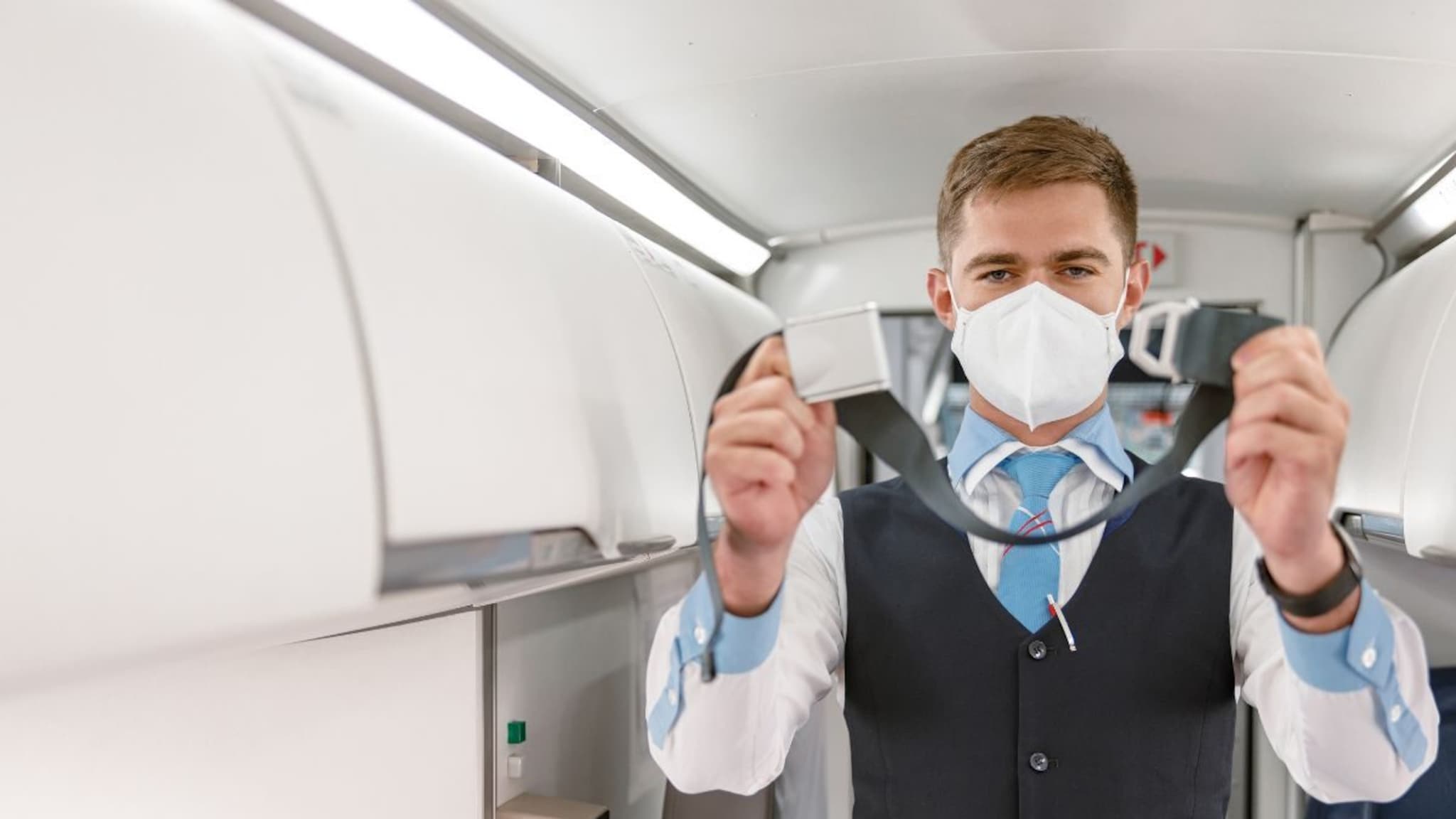 Do You Know : विमानात महिलांना 'एअर होस्टेस' म्हणतात, मग पुरुषांना काय म्हणतात?