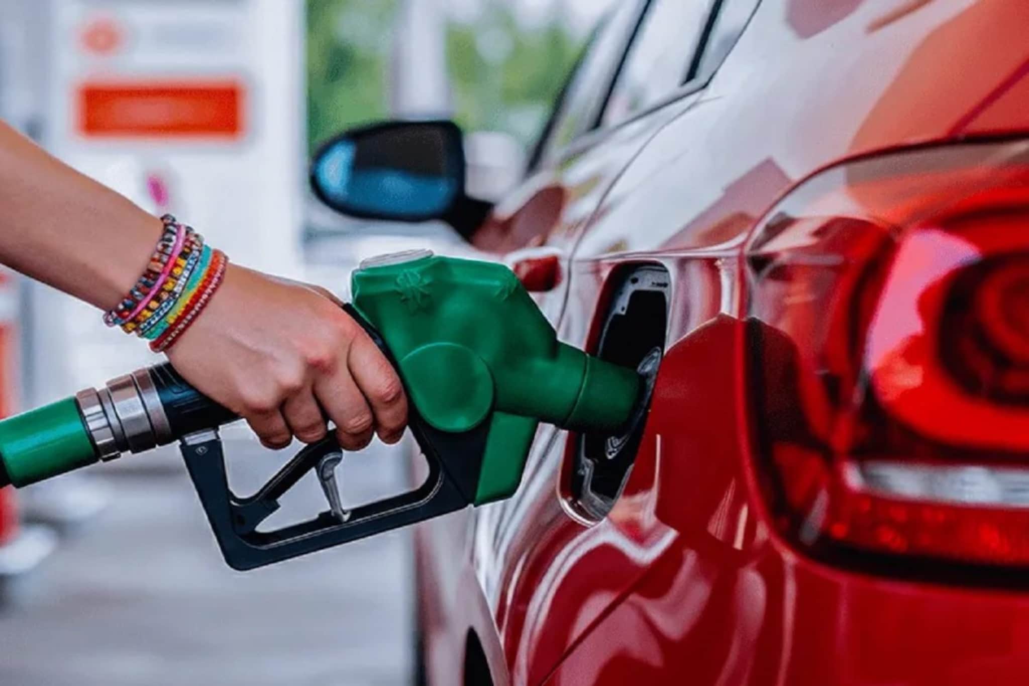 हिवाळ्यात फ्यूल लेव्हल इंजिनसाठी ठरु शकते धोकादायक? हे आहे कारण हिवाळ्यात फ्यूल लेव्हल इंजिनसाठी ठरु शकते धोकादायक? हे आहे कारण