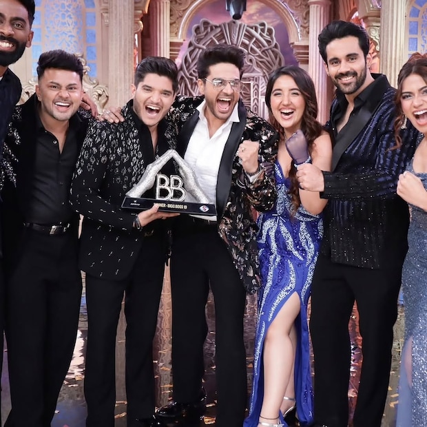 गौरव खन्नाची टेलिव्हिजन जगतात एक उल्लेखनीय कारकीर्द आहे. त्याने अनुपमा मालिकेत तिचा नवरा अनुज कपाडियाची भूमिका साकारली. त्याची फिमेल फॅन फॉलोविंग खूप आहे.  गौरव खन्नाने सेलिब्रिटी मास्टरशेफमध्ये भाग घेऊन सर्वांना आश्चर्यचकित केलं होतं. तो त्या सीझनचा विजेता ठरला होता. एकाच वर्षात गौरव खन्नाने दोन मोठ्या रिअलिटी शोच्या ट्रॉफी आपल्या नावे केल्या. 