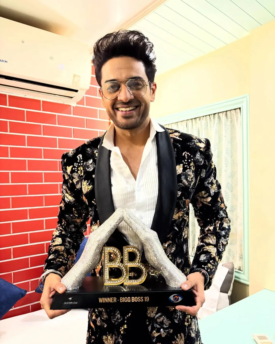  'भाभी', 'कुमकुम: एक प्यारा सा बंधन', 'मेरी डोली तेरे अंगना', 'जीवनसाथी: हमसफर जिंदगी के', 'सीआयडी', 'प्रेम या पहेली: चंद्रकांता', 'अनुपमा' सारख्या हिट मालिका अभिनेता गौरव खन्नाच्या नावे आहेत.  