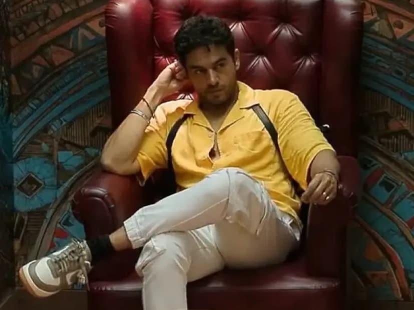 अभिनयात यश मिळत असतानाच गौरवच्या आयुष्यात एक मोठा धक्का बसला. एका जवळच्या मित्राने त्याला महागड्या प्रॉपर्टीमध्ये गुंतवणूक करण्याच्या नावाखाली मोठी फसवणूक केली.