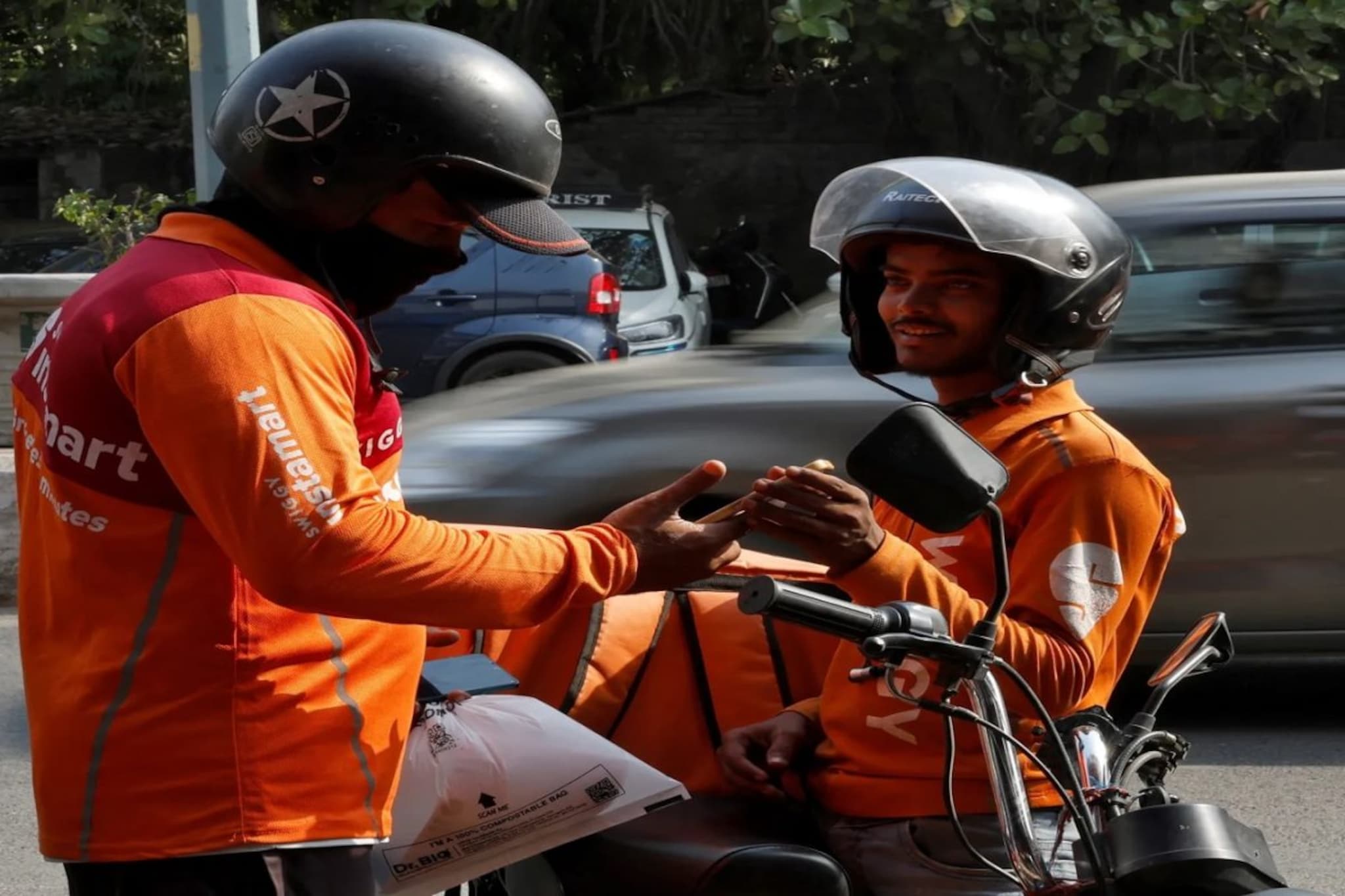 Zomato-Swiggyची घोषणा! गिग वर्कर्सला वेतन वाढ, पाहा एका ऑर्डरचे किती मिळणार